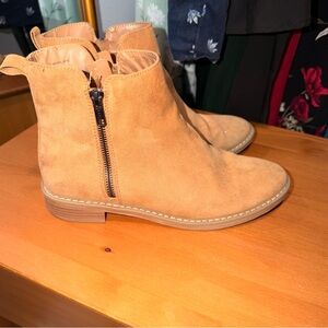 Universal Thread Light Brown Ankle Booties